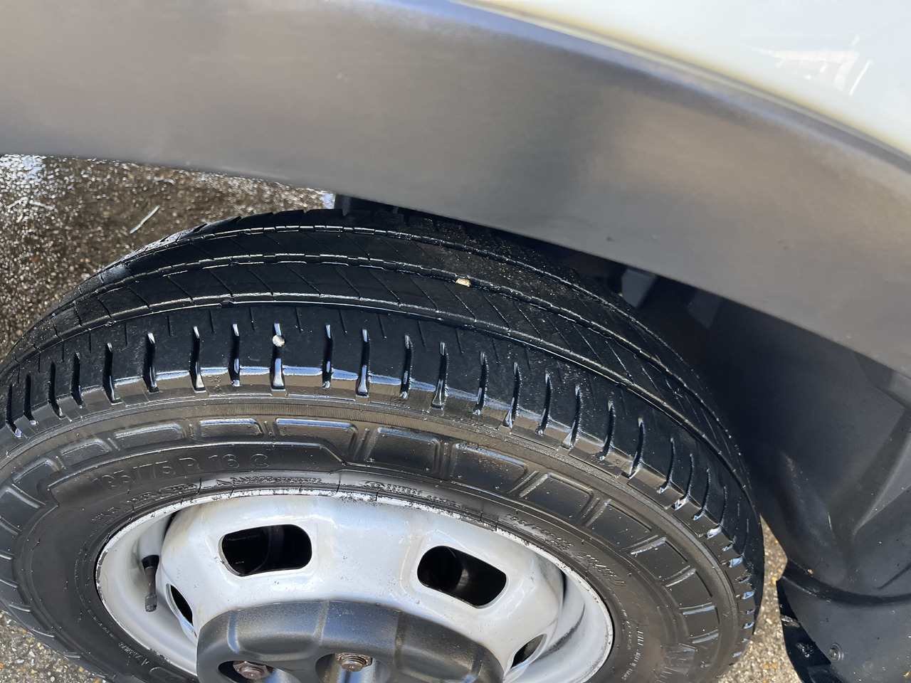 IVECO Daily 35-180 35c18 plateau - Automašīna ar kravas platformu: foto 4 IVECO Daily 35-180 35c18 plateau - Automašīna ar kravas platformu: foto 4