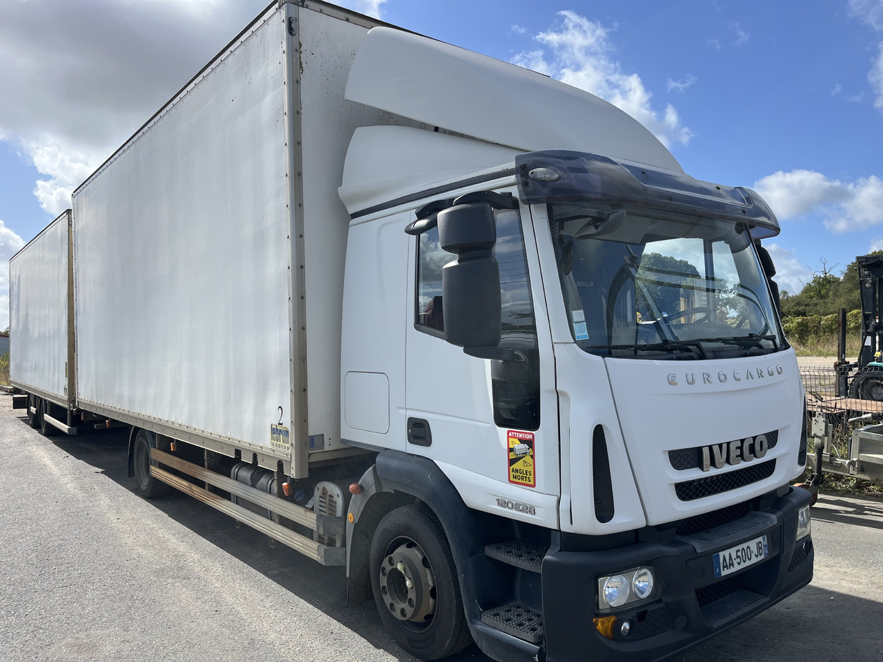 IVECO Eurocargo 120e28 - Kravas automašīna ar slēgto virsbūvi: foto 3 IVECO Eurocargo 120e28 - Kravas automašīna ar slēgto virsbūvi: foto 3