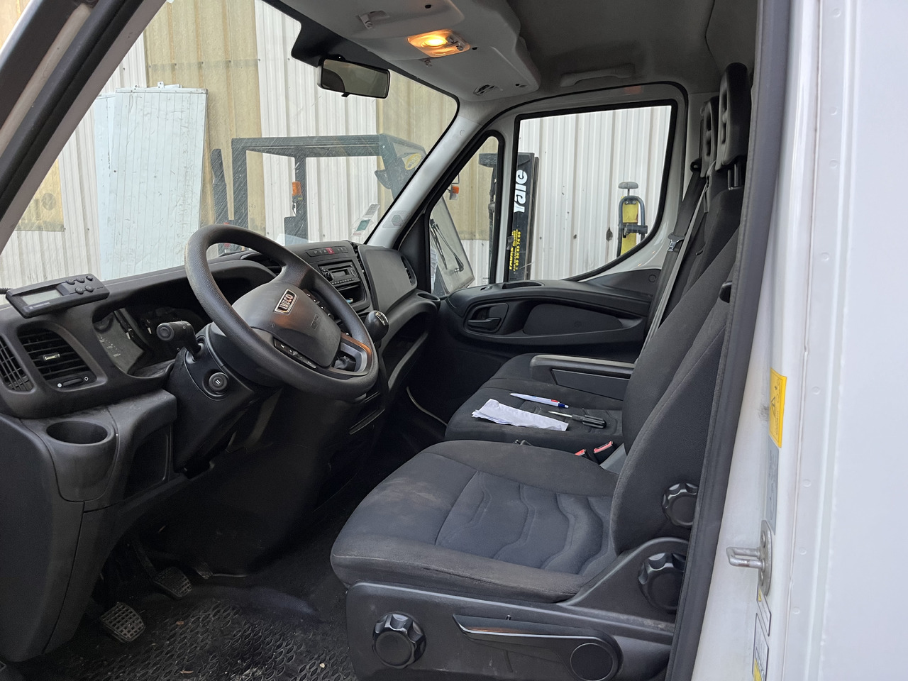 Iveco Daily 35-120 - Komercauto refrižerators: foto 4 Iveco Daily 35-120 - Komercauto refrižerators: foto 4