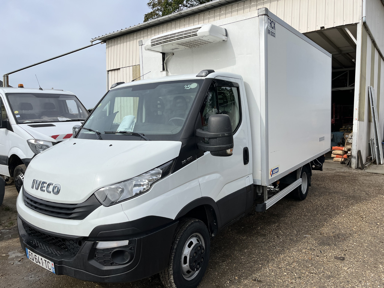 Iveco Daily 35-120 - Komercauto refrižerators: foto 1 Iveco Daily 35-120 - Komercauto refrižerators: foto 1