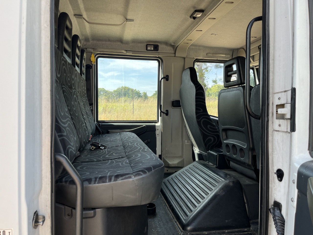 Iveco Eurocargo 100E22 caisse double cabine 7 places - Kravas automašīna ar slēgto virsbūvi: foto 5 Iveco Eurocargo 100E22 caisse double cabine 7 places - Kravas automašīna ar slēgto virsbūvi: foto 5