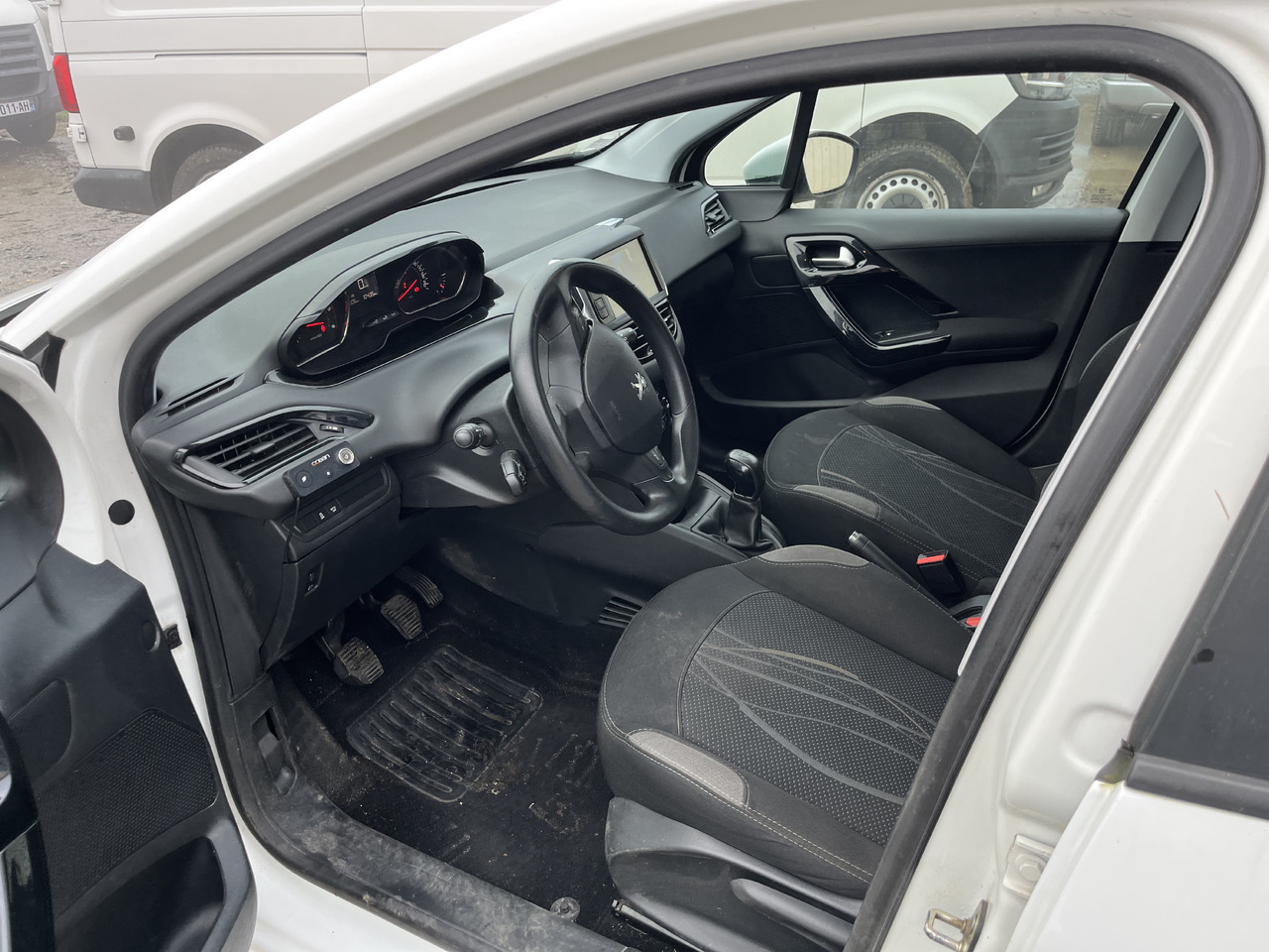 Mazs furgons Peugeot 208 1L6 hdi 100cv 2 places motricité renforcée FAM: foto 8
