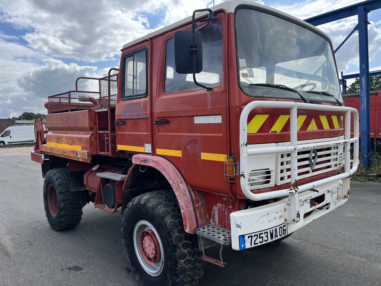RENAULT 85-150 4x4 ccf citerne - Ugunsdzēsēju mašīna: foto 2 RENAULT 85-150 4x4 ccf citerne - Ugunsdzēsēju mašīna: foto 2