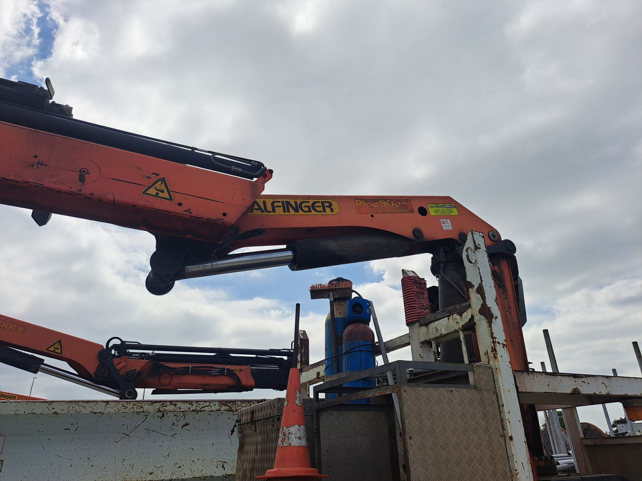 RENAULT Kerax 370dci 4x4 plateau grue Palfinger pk29002 - Bortu kravas automašīna/ Platforma, Kravas auto ar manipulatoru: foto 2 RENAULT Kerax 370dci 4x4 plateau grue Palfinger pk29002 - Bortu kravas automašīna/ Platforma, Kravas auto ar manipulatoru: foto 2