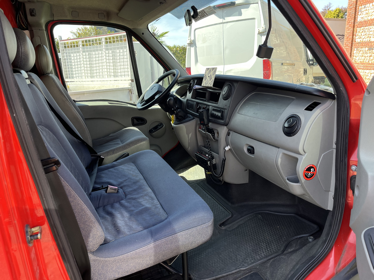 RENAULT Master 2L5 dci120cv - Ātrās palīdzības mašīna: foto 3 RENAULT Master 2L5 dci120cv - Ātrās palīdzības mašīna: foto 3