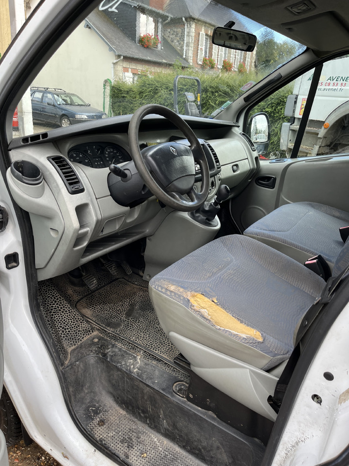 Renault Trafic 1L9 dci 80cv 9 places līzingu Renault Trafic 1L9 dci 80cv 9 places: foto 9 Renault Trafic 1L9 dci 80cv 9 places līzingu Renault Trafic 1L9 dci 80cv 9 places: foto 9
