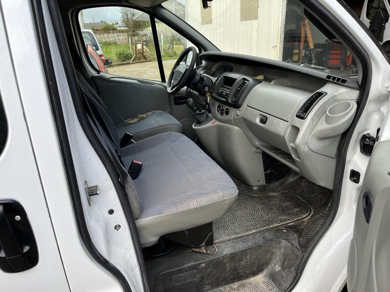 Renault Trafic 1L9 dci 80cv 9 places līzingu Renault Trafic 1L9 dci 80cv 9 places: foto 8 Renault Trafic 1L9 dci 80cv 9 places līzingu Renault Trafic 1L9 dci 80cv 9 places: foto 8