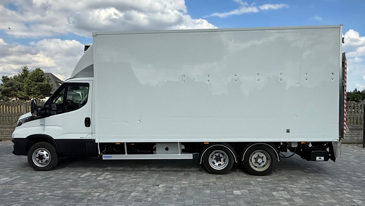 IVECO 40C18 BE COMBI – chłodnia z windą, kat. B+E, polift, 2019 rok - Komercauto refrižerators: foto 1 IVECO 40C18 BE COMBI – chłodnia z windą, kat. B+E, polift, 2019 rok - Komercauto refrižerators: foto 1