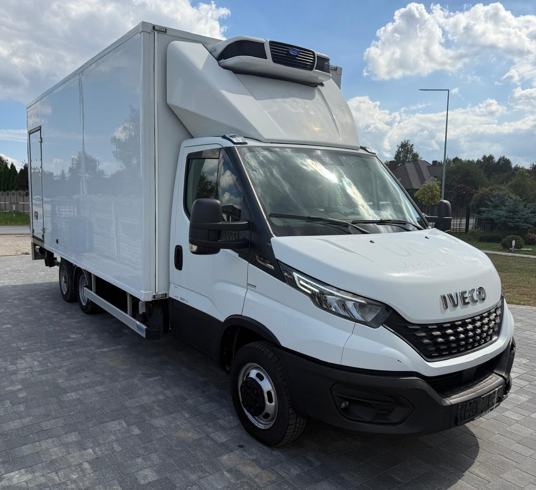 IVECO 40C18 BE COMBI – chłodnia z windą, kat. B+E, polift, 2019 rok - Komercauto refrižerators: foto 3 IVECO 40C18 BE COMBI – chłodnia z windą, kat. B+E, polift, 2019 rok - Komercauto refrižerators: foto 3