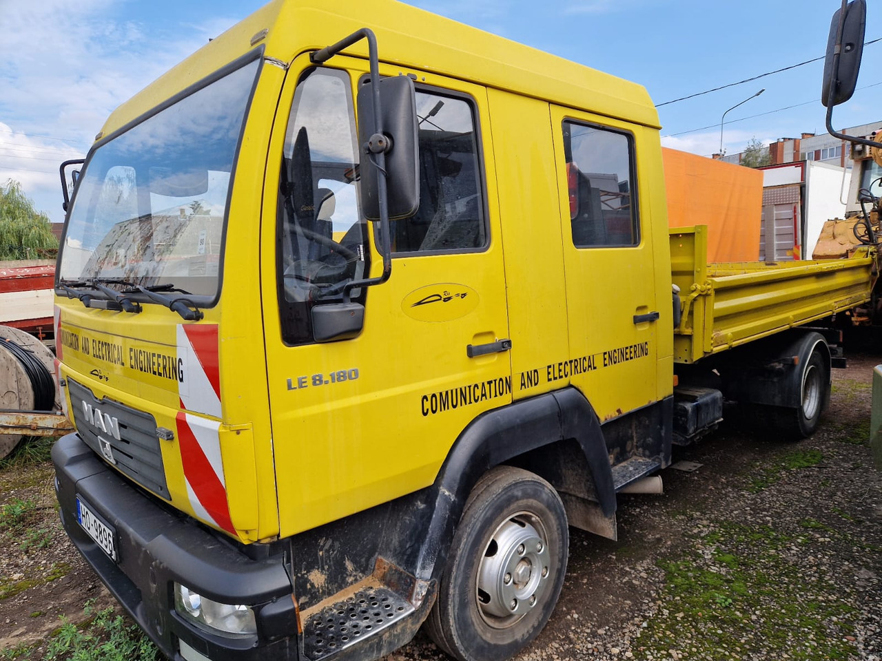 MAN Le 8.180 - Kravas automašīna pašizgāzējs: foto 2 MAN Le 8.180 - Kravas automašīna pašizgāzējs: foto 2
