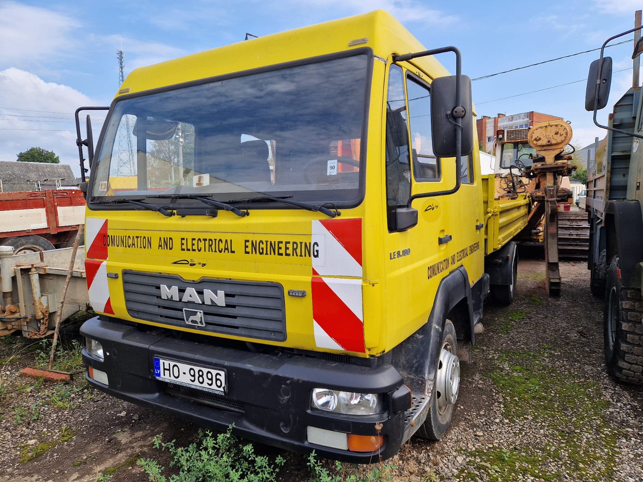 MAN Le 8.180 - Kravas automašīna pašizgāzējs: foto 1 MAN Le 8.180 - Kravas automašīna pašizgāzējs: foto 1