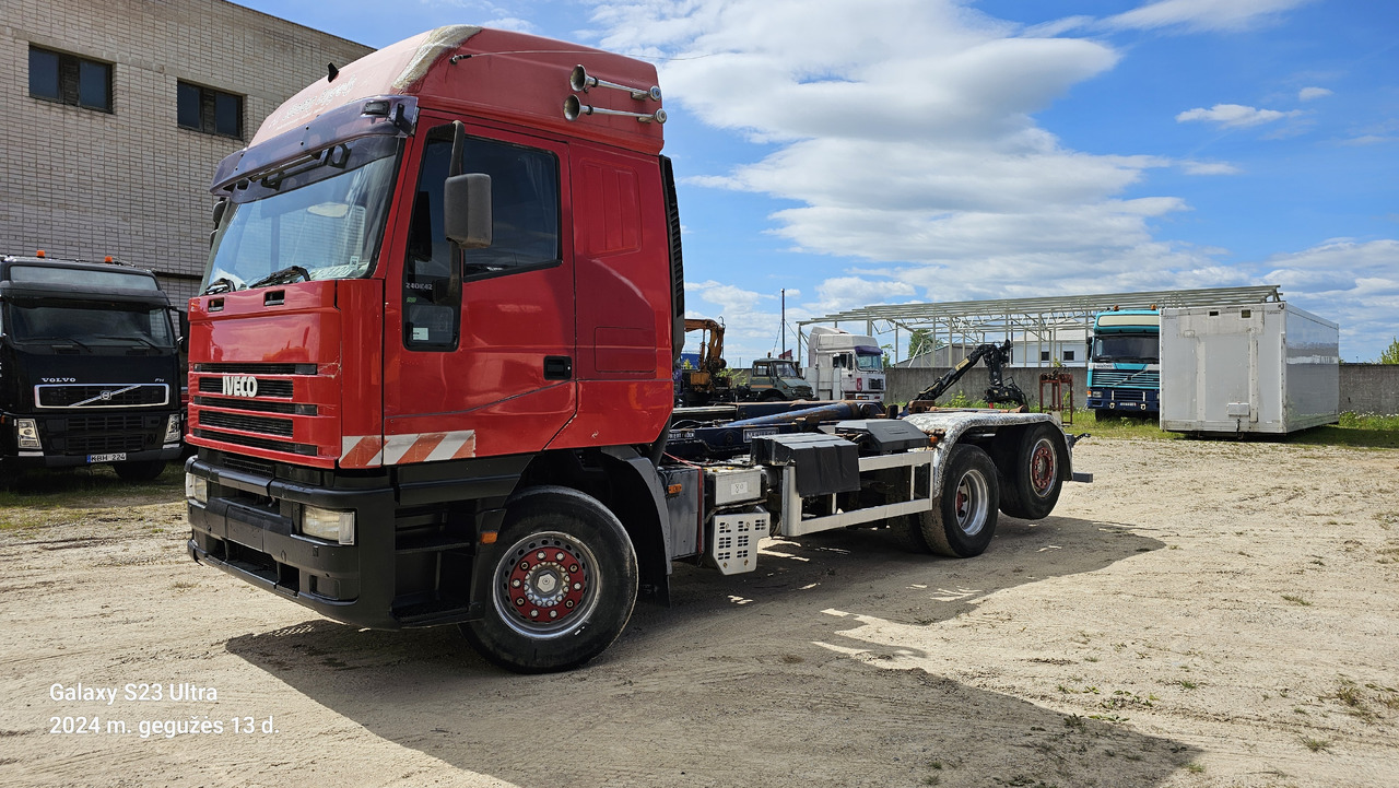 IVECO 240E42 6x2 - Pacēlājs ar āķi: foto 1 IVECO 240E42 6x2 - Pacēlājs ar āķi: foto 1