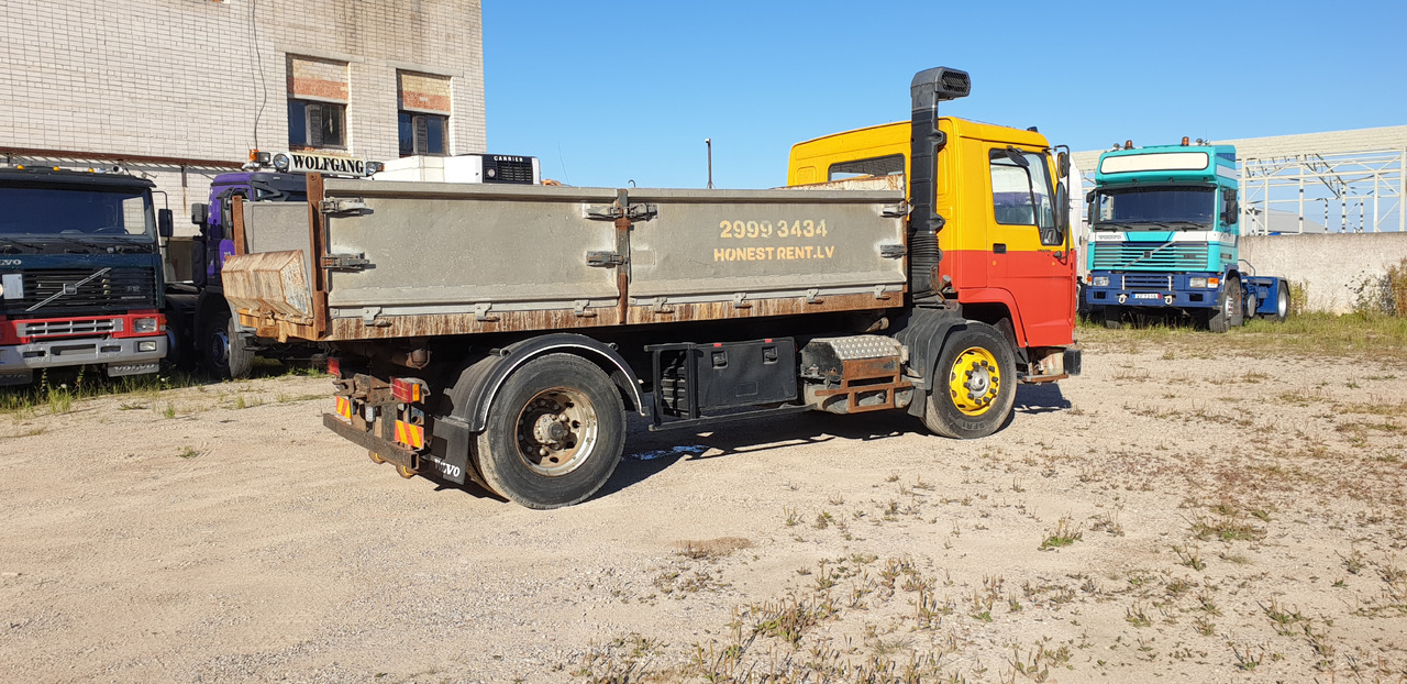 VOLVO FL 7 - Kravas automašīna pašizgāzējs: foto 2 VOLVO FL 7 - Kravas automašīna pašizgāzējs: foto 2