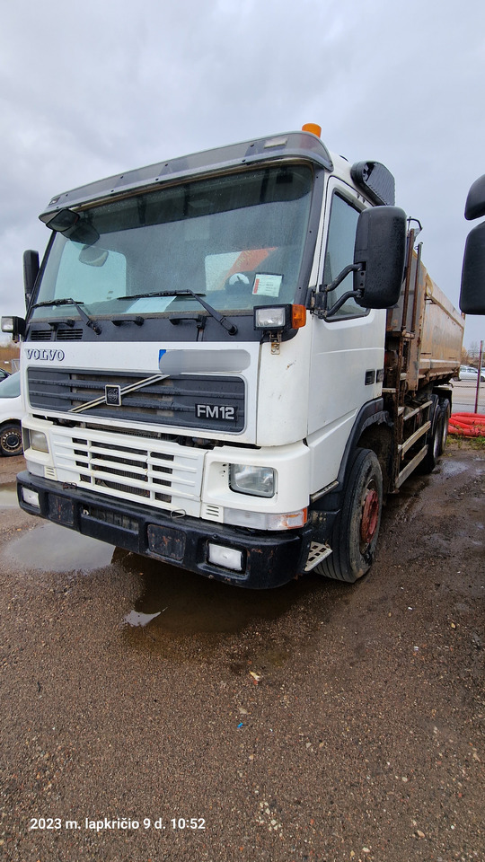 VOLVO FM 12 6x6 - Kravas automašīna pašizgāzējs: foto 4 VOLVO FM 12 6x6 - Kravas automašīna pašizgāzējs: foto 4