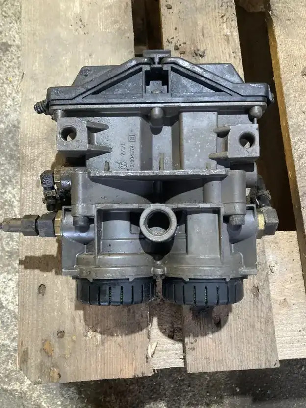 MAN Knorr Bremse 0486204017 Ventil EBS 81.52106.6014 Zweikanalmodul - Elektrosistēma - Autobuss: foto 1 MAN Knorr Bremse 0486204017 Ventil EBS 81.52106.6014 Zweikanalmodul - Elektrosistēma - Autobuss: foto 1