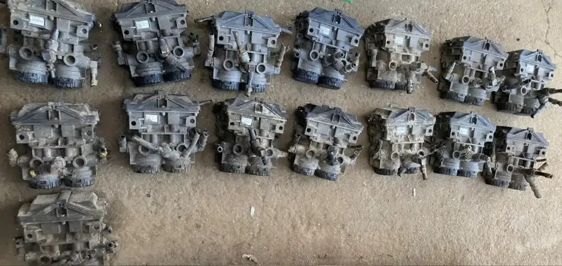 MAN Knorr Bremse 0486204017 Ventil EBS 81.52106.6014 Zweikanalmodul - Elektrosistēma - Autobuss: foto 2 MAN Knorr Bremse 0486204017 Ventil EBS 81.52106.6014 Zweikanalmodul - Elektrosistēma - Autobuss: foto 2