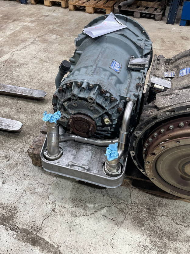 ZF ZF Ölkühler Wärmetauscher Getriebeölkühler Ecolife 6AP 1400 1700 - Eļļas dzesētājs - Autobuss: foto 4 ZF ZF Ölkühler Wärmetauscher Getriebeölkühler Ecolife 6AP 1400 1700 - Eļļas dzesētājs - Autobuss: foto 4