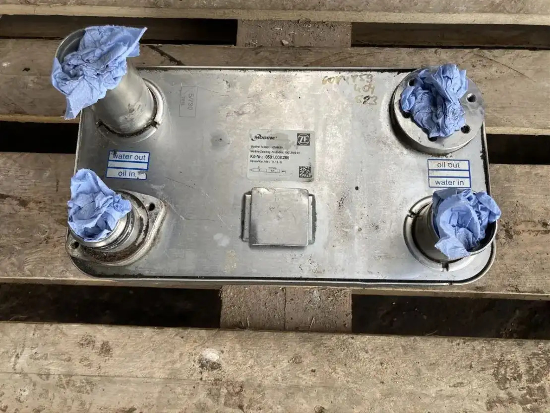 ZF ZF Ölkühler Wärmetauscher Getriebeölkühler Modine 0501.008.286 6084859 - Pārnesumkārba un rezerves daļas - Autobuss: foto 1 ZF ZF Ölkühler Wärmetauscher Getriebeölkühler Modine 0501.008.286 6084859 - Pārnesumkārba un rezerves daļas - Autobuss: foto 1