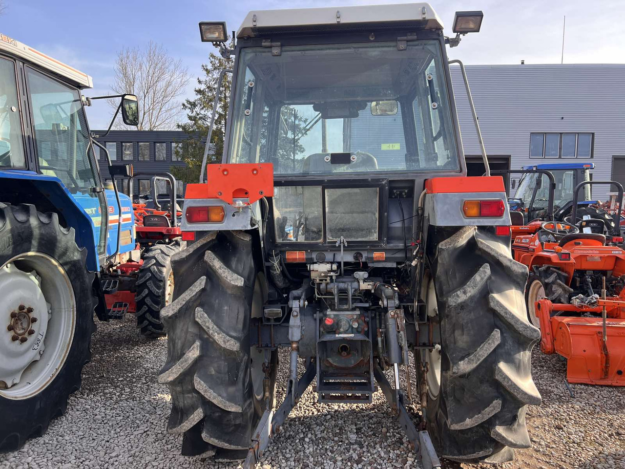 Kubota M1-65 - Traktors: foto 3 Kubota M1-65 - Traktors: foto 3
