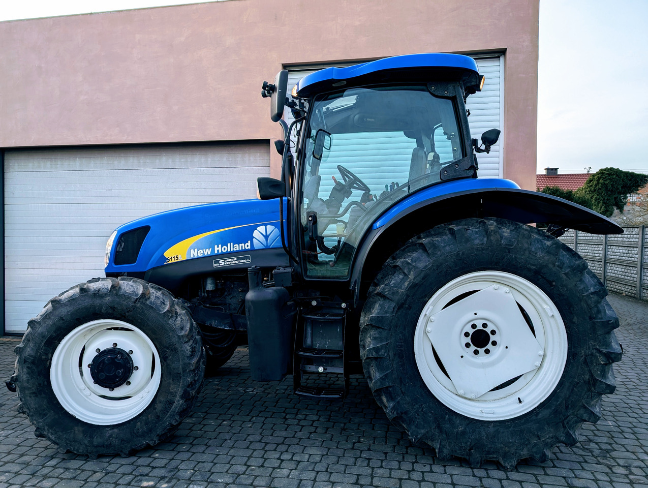 New Holland TS115A - Traktors: foto 4 New Holland TS115A - Traktors: foto 4