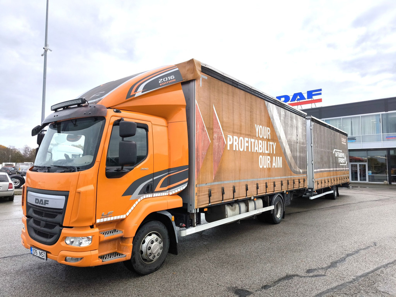 DAF LF 280 FA - Kravas automašīna ar tentu: foto 1 DAF LF 280 FA - Kravas automašīna ar tentu: foto 1