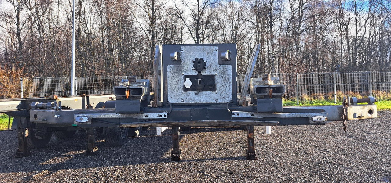 RENDERS EURO 922 - Puspiekabe noņemamā virsbūve/ Konteineru vedējs: foto 3 RENDERS EURO 922 - Puspiekabe noņemamā virsbūve/ Konteineru vedējs: foto 3