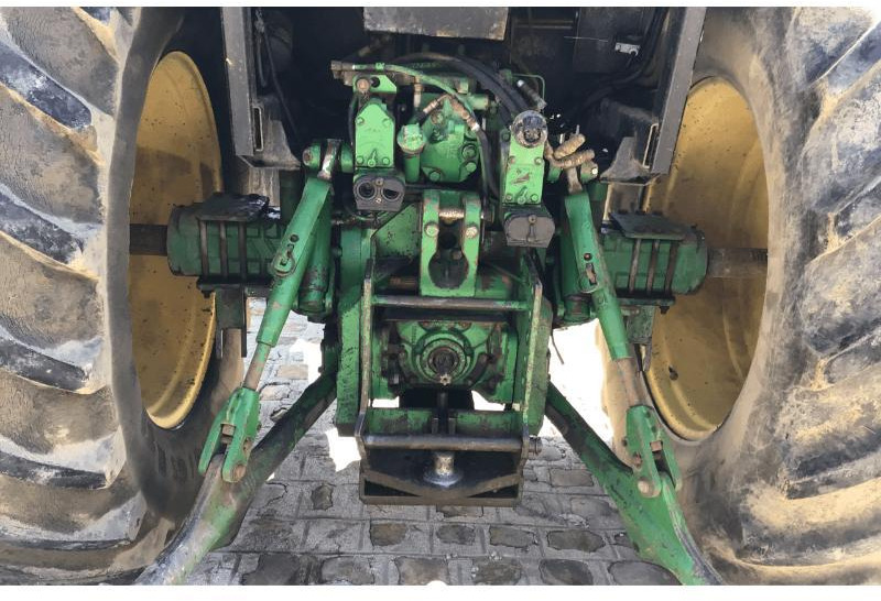 JOHN DEERE 4055 - Traktors: foto 5 JOHN DEERE 4055 - Traktors: foto 5