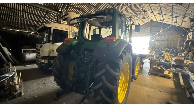 JOHN DEERE 6520 - Traktors: foto 2 JOHN DEERE 6520 - Traktors: foto 2