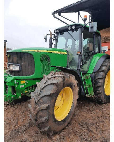 JOHN DEERE 6820 - Traktors: foto 1 JOHN DEERE 6820 - Traktors: foto 1