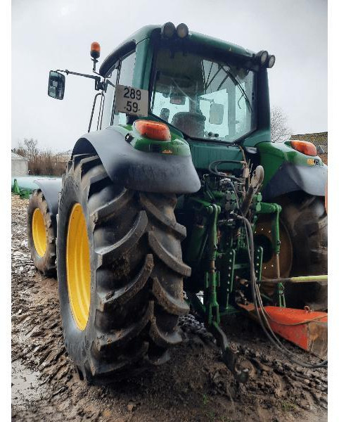 JOHN DEERE 6820 - Traktors: foto 2 JOHN DEERE 6820 - Traktors: foto 2