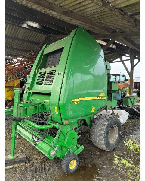 JOHN DEERE 864 MAXICUT - Rituļu prese: foto 1 JOHN DEERE 864 MAXICUT - Rituļu prese: foto 1