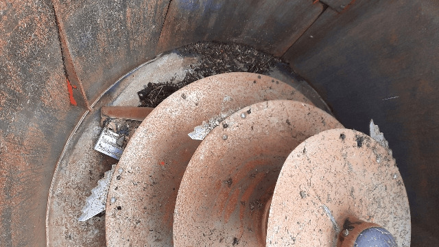 KUHN SPV14 - Lopbarības mikseris: foto 4 KUHN SPV14 - Lopbarības mikseris: foto 4