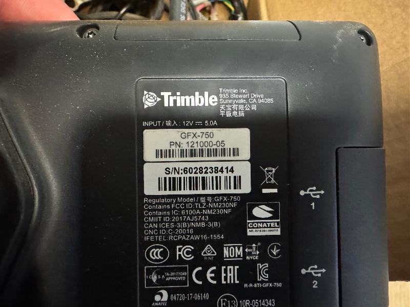 TRIMBLE GFX 750 RTK - Navigācijas sistēma - Lauksaimniecības tehnika: foto 4 TRIMBLE GFX 750 RTK - Navigācijas sistēma - Lauksaimniecības tehnika: foto 4