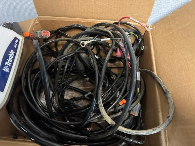 TRIMBLE GFX 750 RTK - Navigācijas sistēma - Lauksaimniecības tehnika: foto 3 TRIMBLE GFX 750 RTK - Navigācijas sistēma - Lauksaimniecības tehnika: foto 3