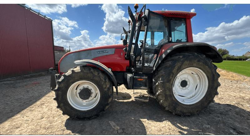 VALTRA T160 - Traktors: foto 1 VALTRA T160 - Traktors: foto 1