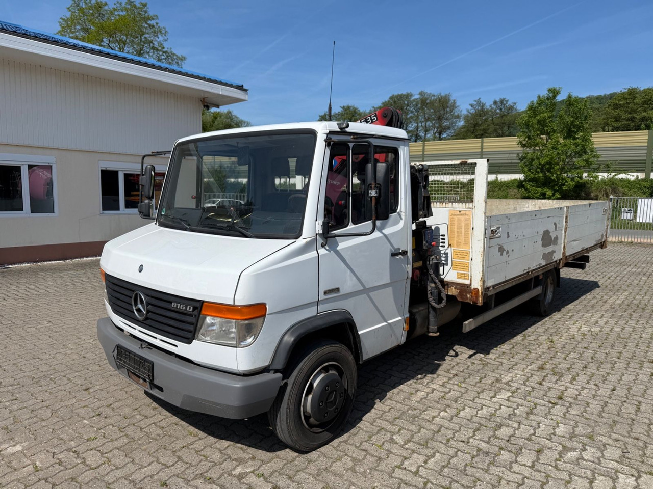 Mercedes-Benz 816 D - Automašīna ar kravas platformu: foto 1 Mercedes-Benz 816 D - Automašīna ar kravas platformu: foto 1