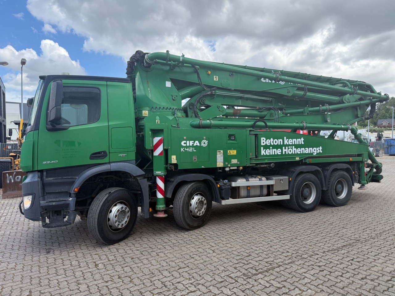 Mercedes-Benz Mercedes 32.40 CIFA K 42 L Betonpumpe - Betona sūknis: foto 2 Mercedes-Benz Mercedes 32.40 CIFA K 42 L Betonpumpe - Betona sūknis: foto 2