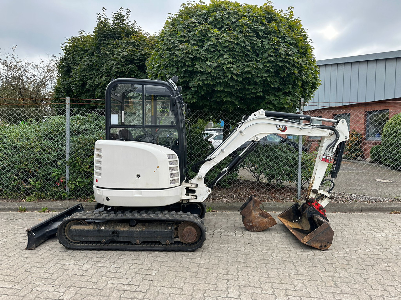 CAT 302.7 DCR Mini excavator, 2 Buckets, TOP !!! - Mini-ekskavators: foto 5 CAT 302.7 DCR Mini excavator, 2 Buckets, TOP !!! - Mini-ekskavators: foto 5