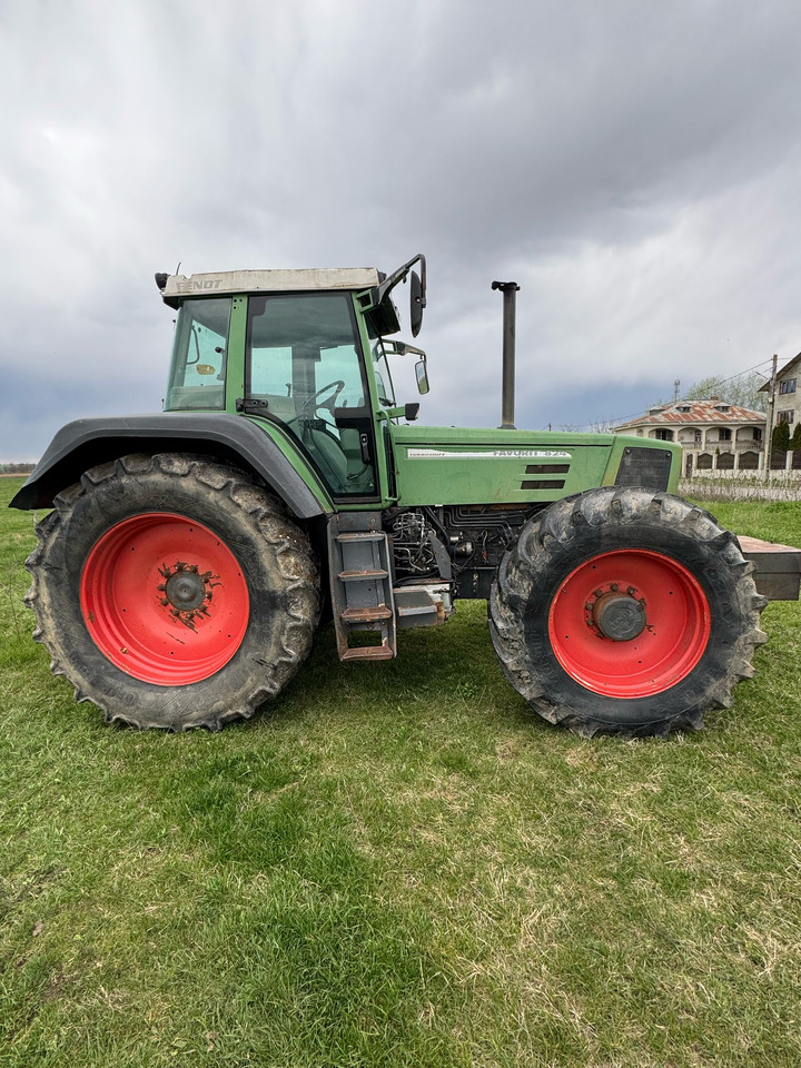 Fendt 824 Tractor - Traktors: foto 5 Fendt 824 Tractor - Traktors: foto 5