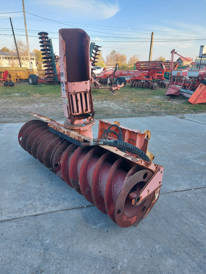 Freza zapada/Snow blower Assaloni pentru Buldoexcavator/Bobcat/Incatcator frontal - Sniega pūtējs - Celtniecības tehnika: foto 4 Freza zapada/Snow blower Assaloni pentru Buldoexcavator/Bobcat/Incatcator frontal - Sniega pūtējs - Celtniecības tehnika: foto 4