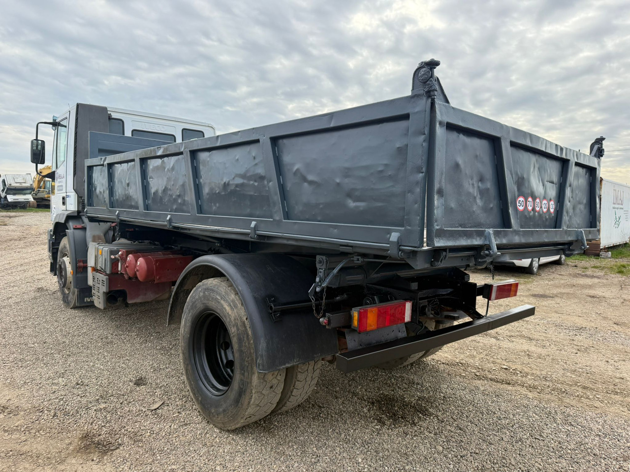 IVECO EUROTRAKKER TIPPER - Kravas automašīna pašizgāzējs: foto 4 IVECO EUROTRAKKER TIPPER - Kravas automašīna pašizgāzējs: foto 4