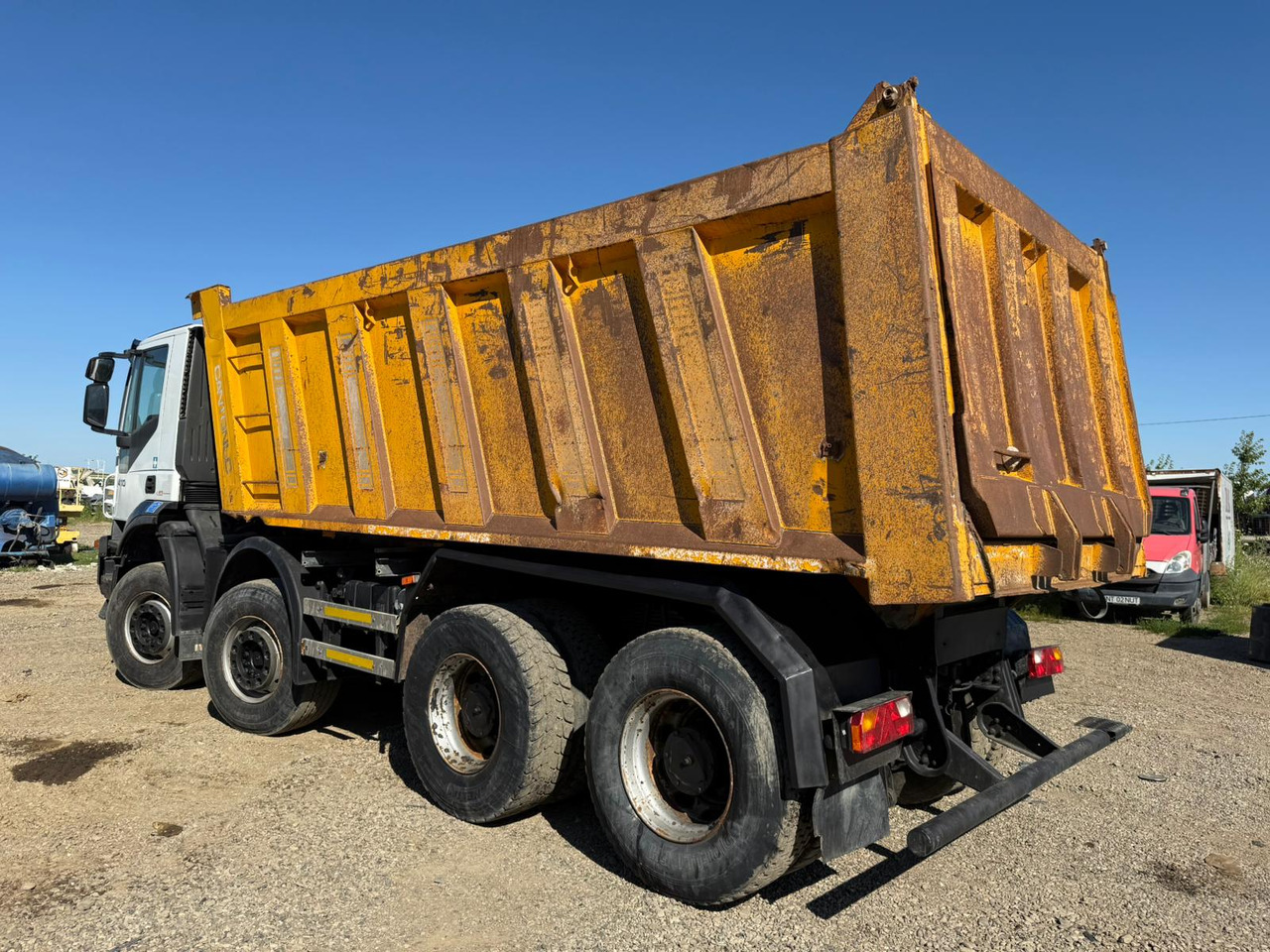 IVECO TRAKKER TIPPER - Kravas automašīna pašizgāzējs: foto 4 IVECO TRAKKER TIPPER - Kravas automašīna pašizgāzējs: foto 4