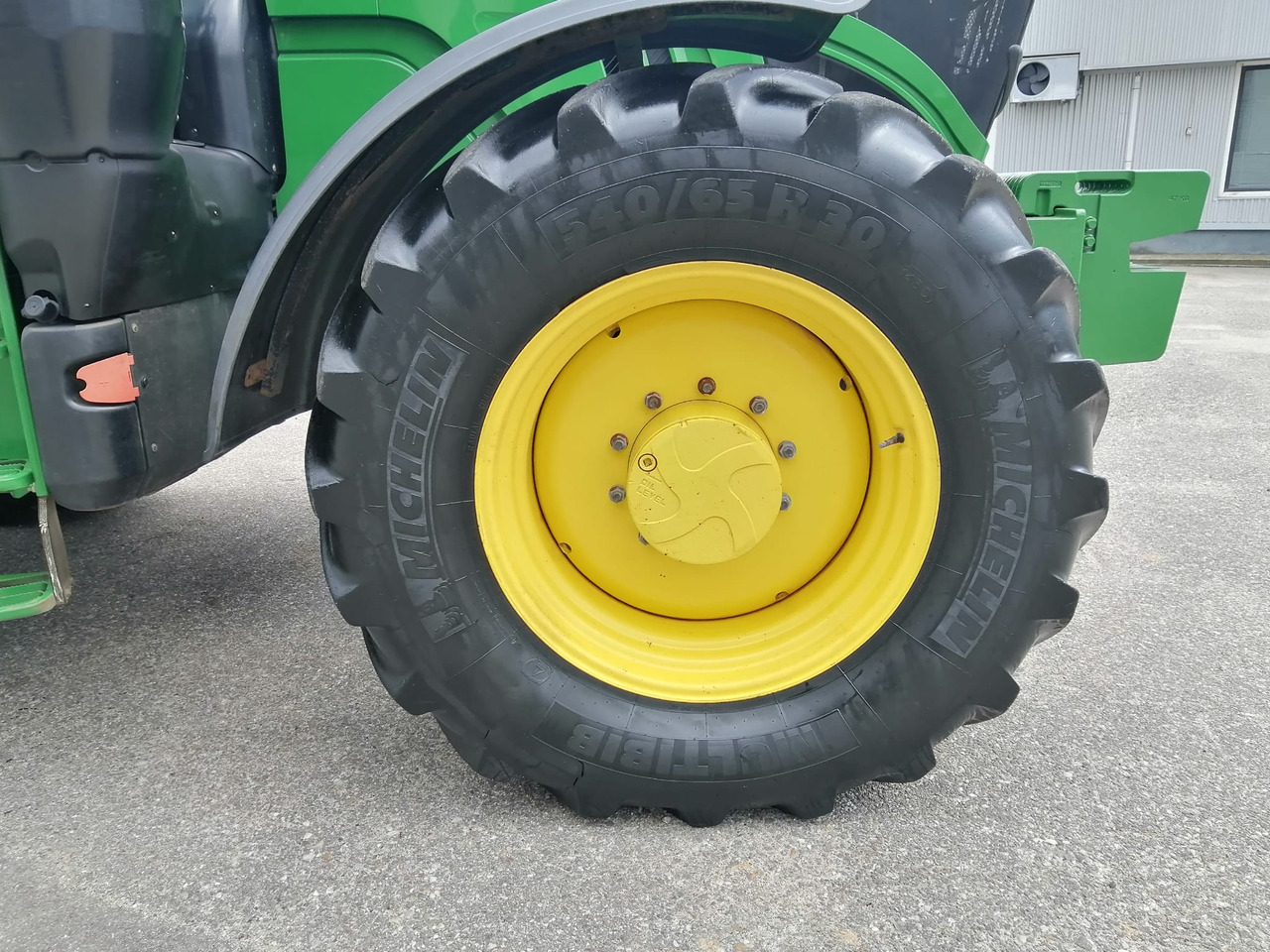 John Deere 6195R 4WD, Auto Trac + Activare !!! TOP !!! - Traktors: foto 2 John Deere 6195R 4WD, Auto Trac + Activare !!! TOP !!! - Traktors: foto 2