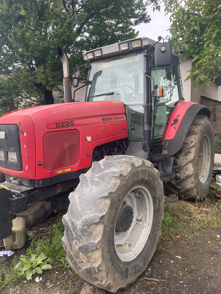 Massey Ferguson 8220 Tractor - Traktors: foto 5 Massey Ferguson 8220 Tractor - Traktors: foto 5
