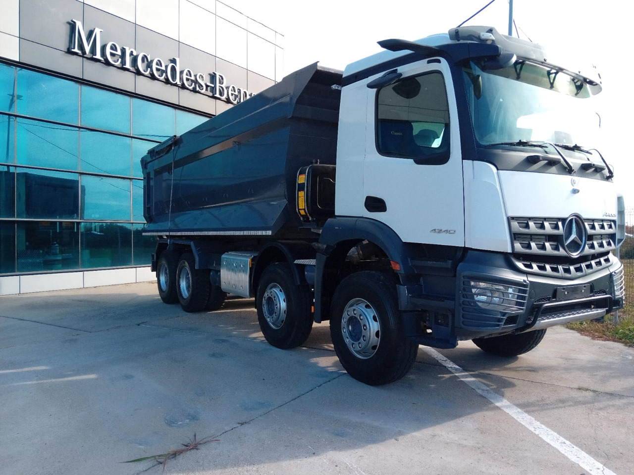 Mercedes-Benz Arocs 42.40 8×4 Basculanta/Tipper/Kipper Heavy Duty, TOP !!! - Kravas automašīna pašizgāzējs: foto 2 Mercedes-Benz Arocs 42.40 8×4 Basculanta/Tipper/Kipper Heavy Duty, TOP !!! - Kravas automašīna pašizgāzējs: foto 2