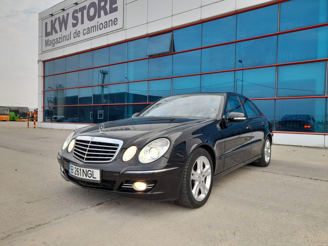 Mercedes Benz E350 - Vieglā automašīna: foto 1 Mercedes Benz E350 - Vieglā automašīna: foto 1