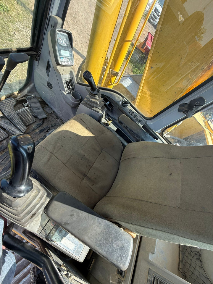NEW HOLLAND E 215 EXCAVATOR - Kāpurķēžu ekskavators: foto 3 NEW HOLLAND E 215 EXCAVATOR - Kāpurķēžu ekskavators: foto 3