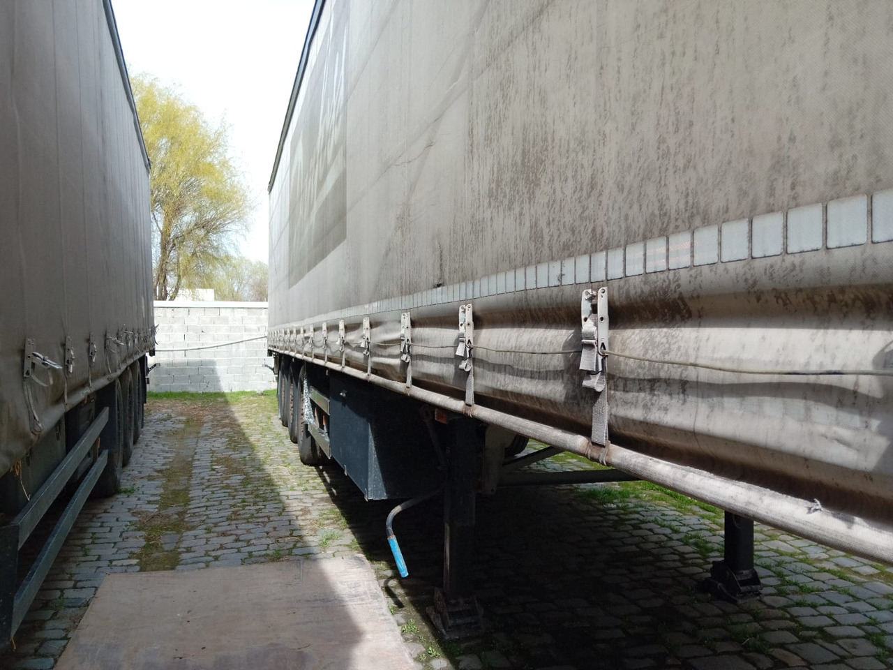 Schmitz S01 Semi-Trailer - Tenta puspiekabe: foto 5 Schmitz S01 Semi-Trailer - Tenta puspiekabe: foto 5