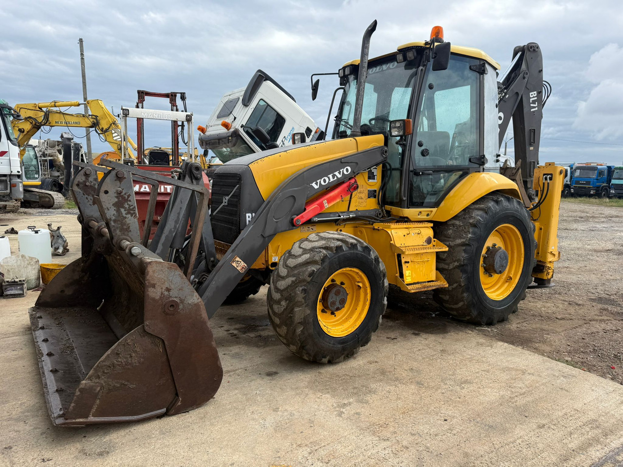 VOLVO BL71 Backhoe Loader - Ekskavators-iekrāvējs: foto 3 VOLVO BL71 Backhoe Loader - Ekskavators-iekrāvējs: foto 3