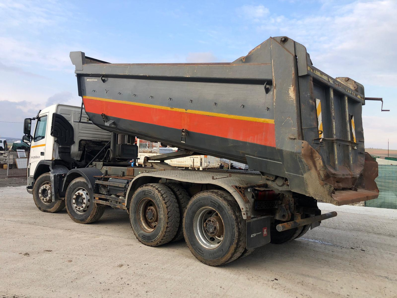VOLVO FM 420 Tipper - Kravas automašīna pašizgāzējs: foto 2 VOLVO FM 420 Tipper - Kravas automašīna pašizgāzējs: foto 2